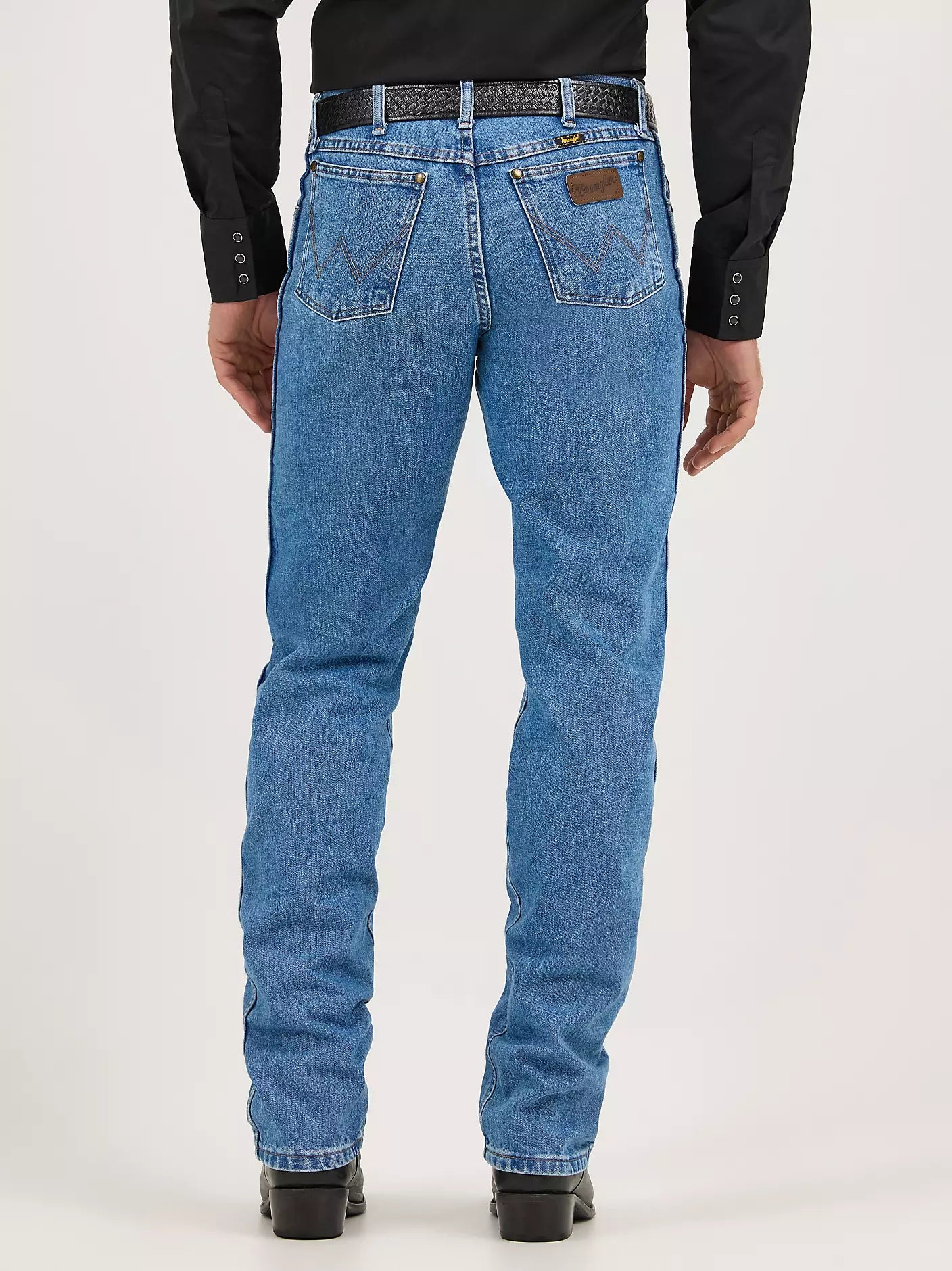 Premium Performance Cowboy Cut® Regular Fit Jean in Stonewash