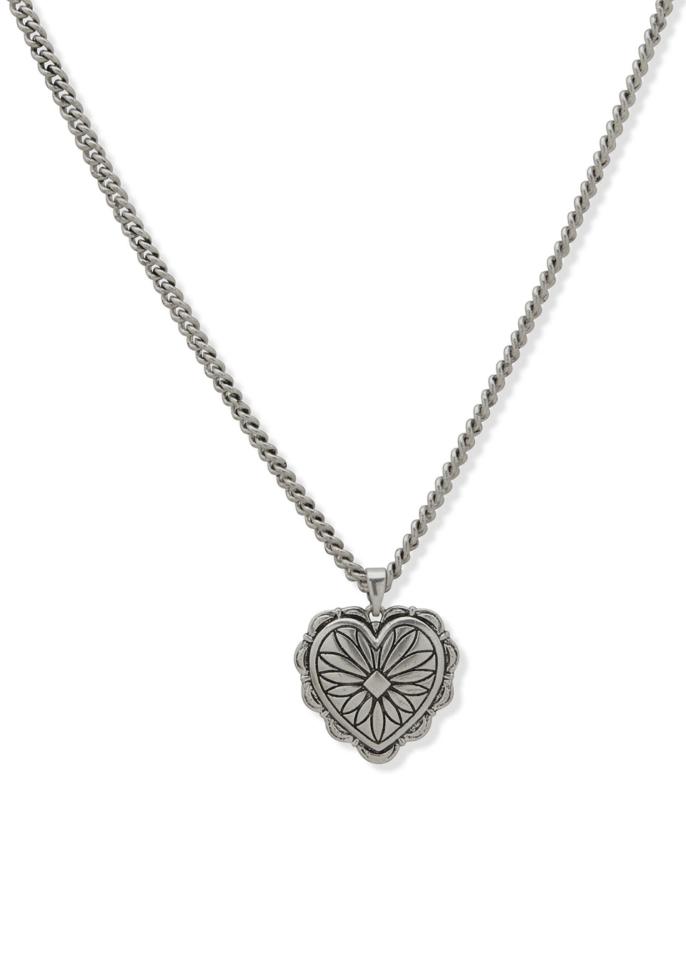 Lainey Wilson Scalloped Heart Pendant Necklace