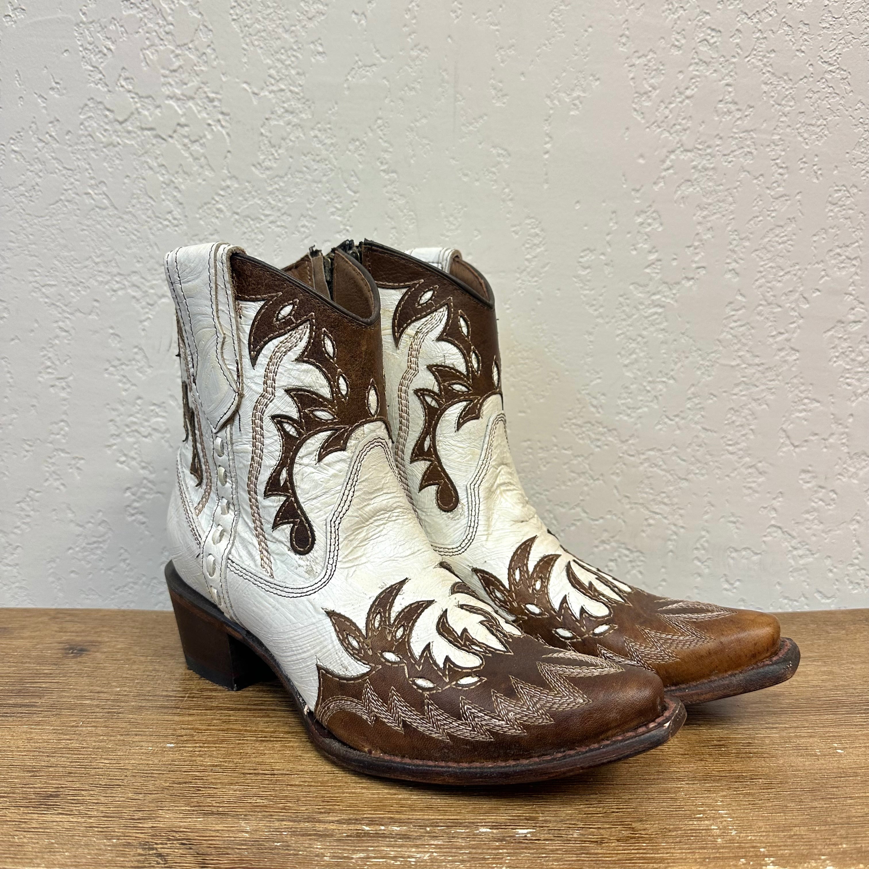Circle G Camel Ankle Boots