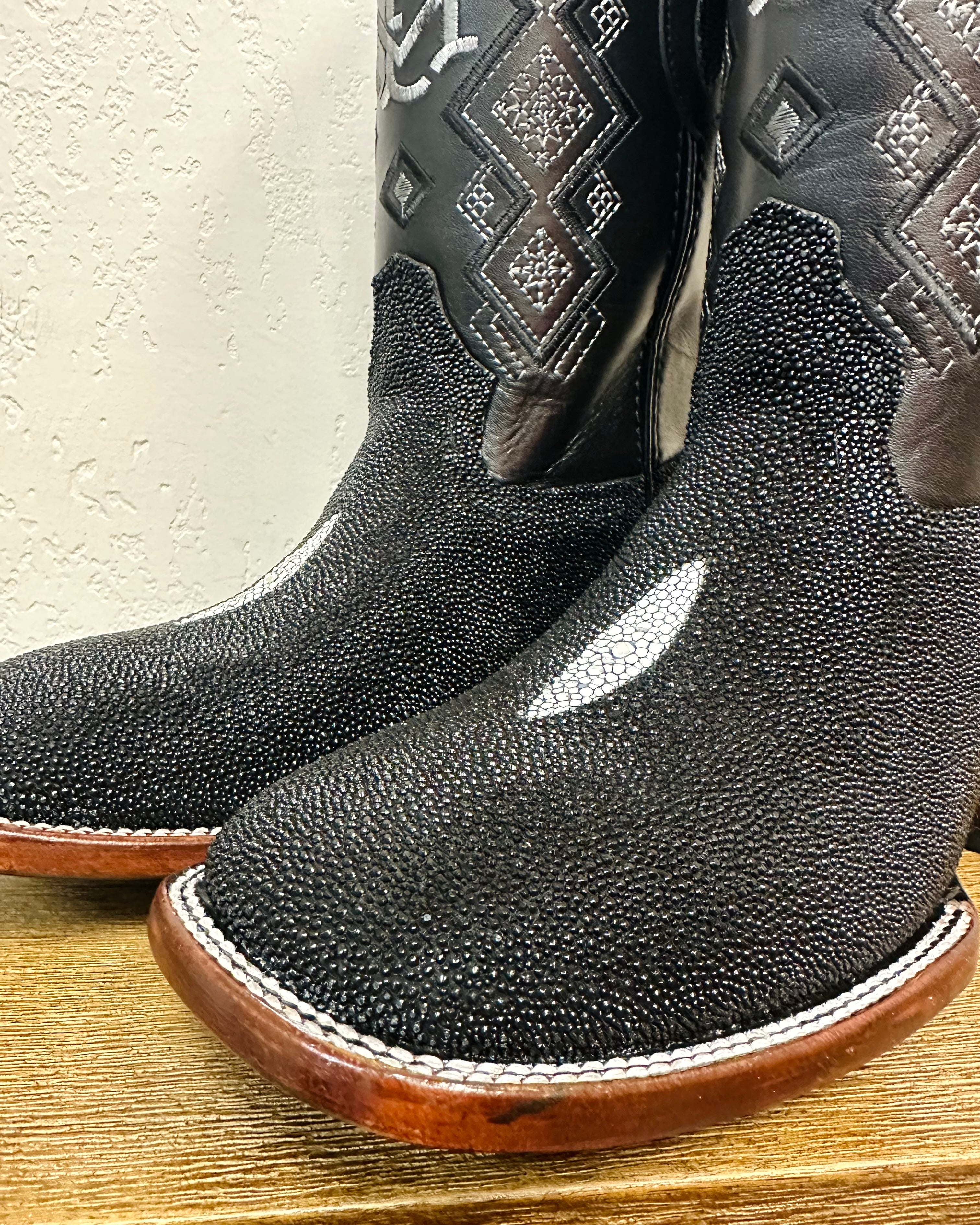 El Malcreado Black Manta Ray Boots