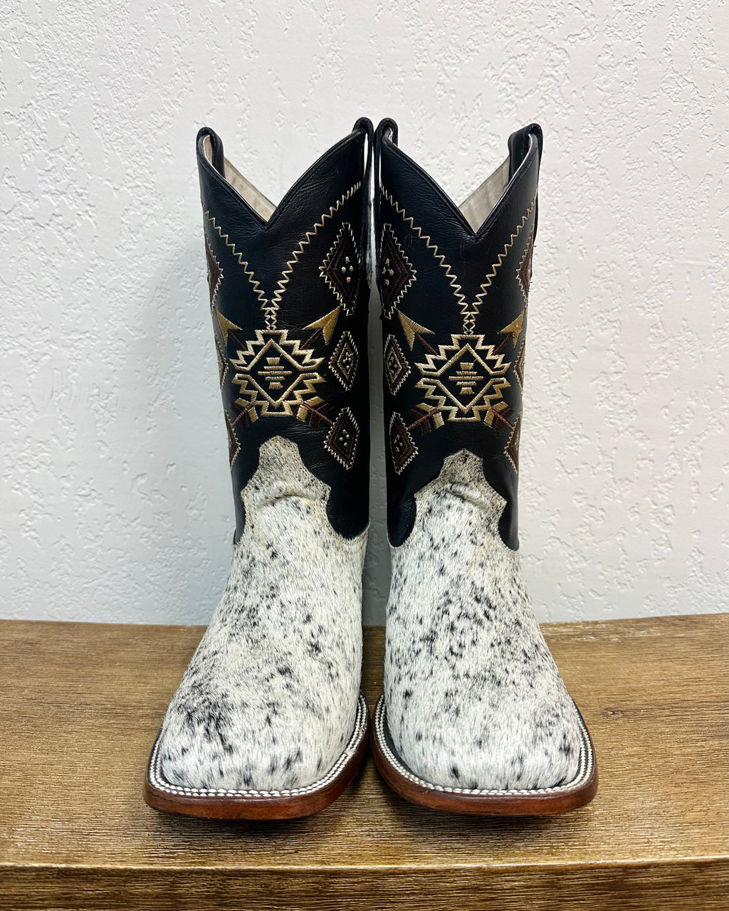 El Malcreado Natural Hair-On Cowhide Boots