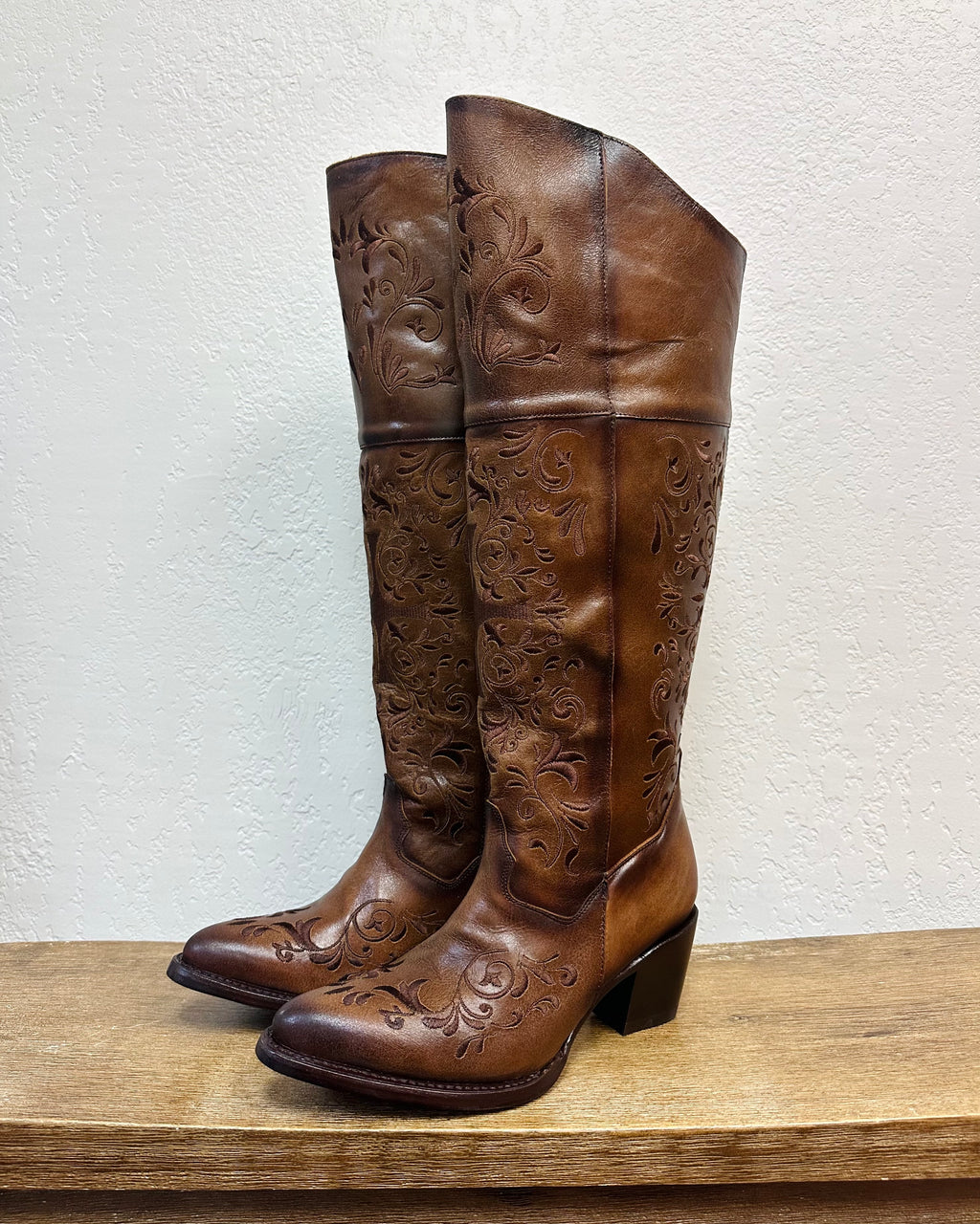 El Malcreado Miel Holly Embroidered Boots