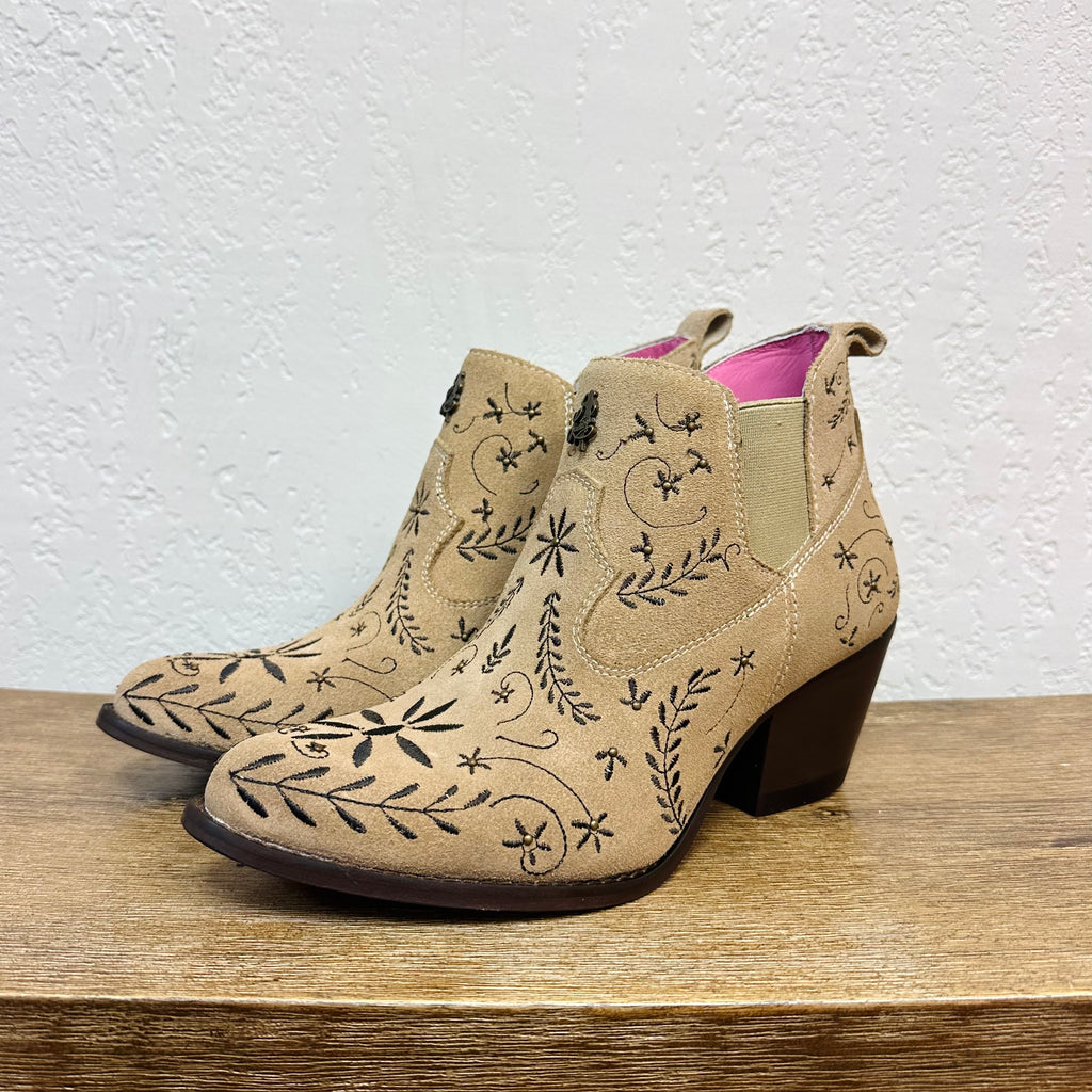El Malcreado Tan Embroidered Ankle Boots