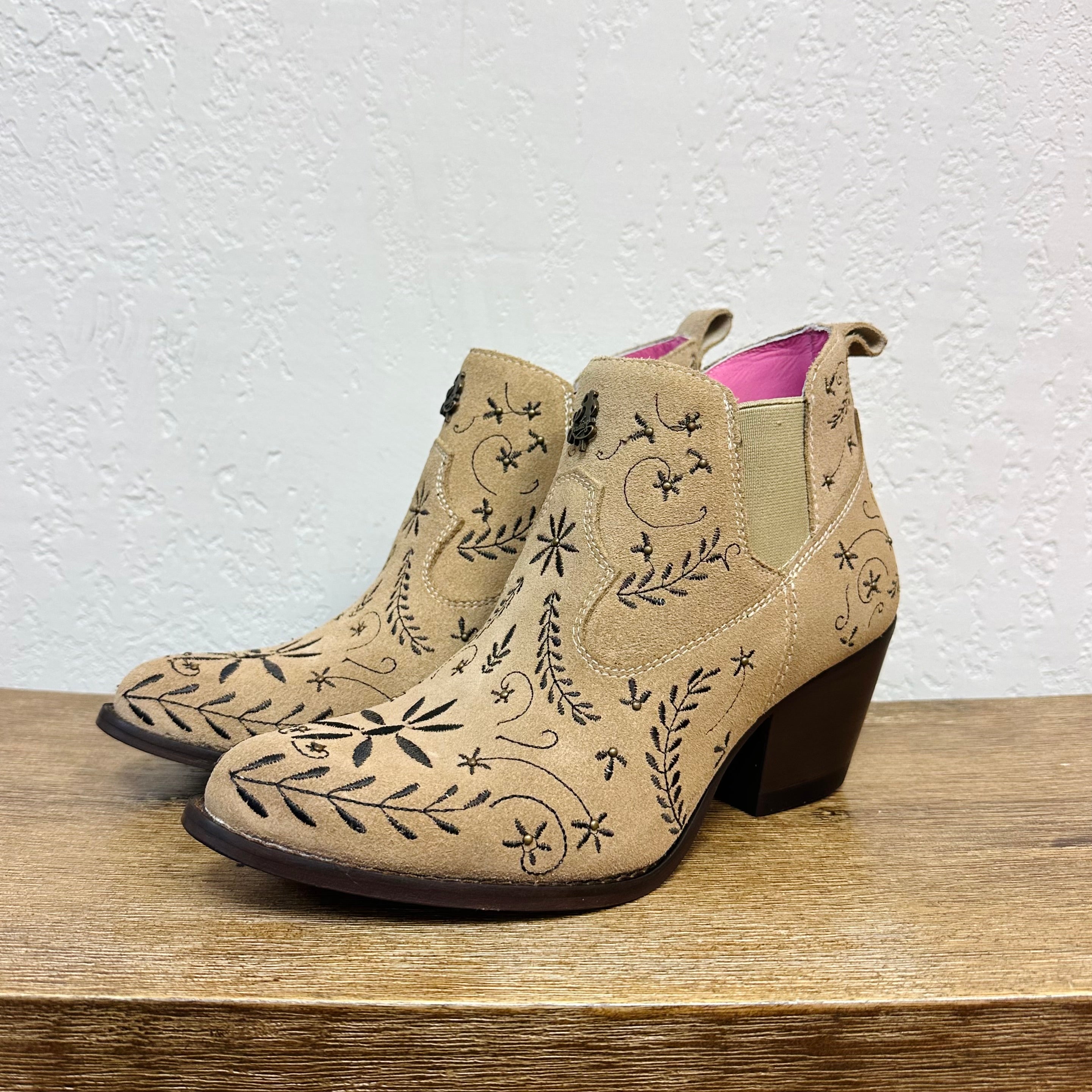 El Malcreado Tan Embroidered Ankle Boots