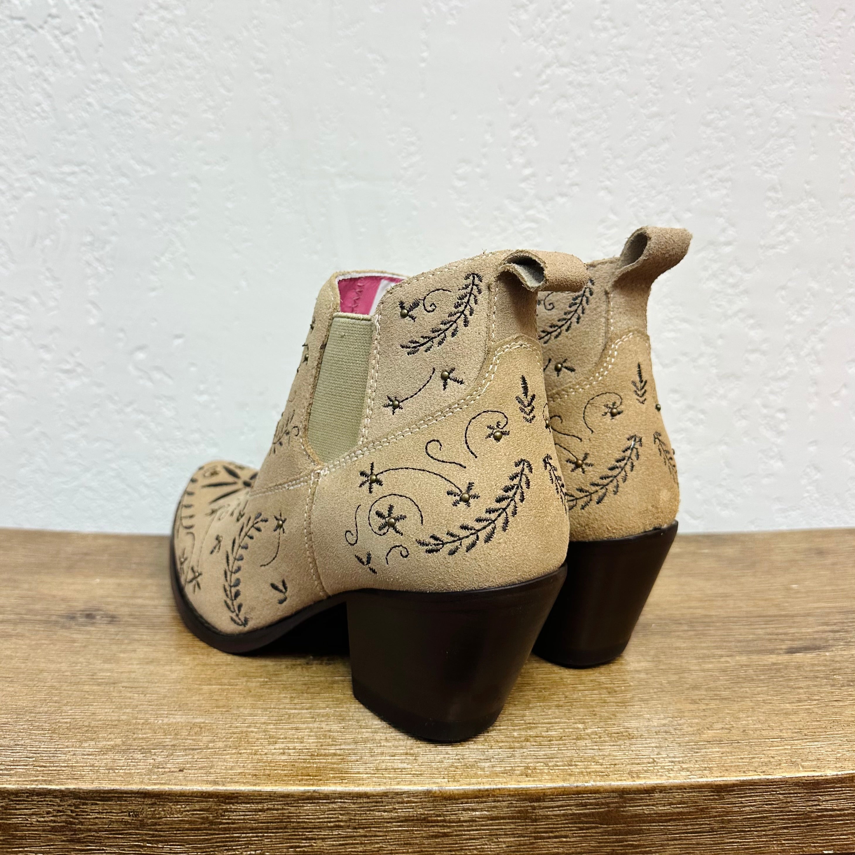 El Malcreado Tan Embroidered Ankle Boots