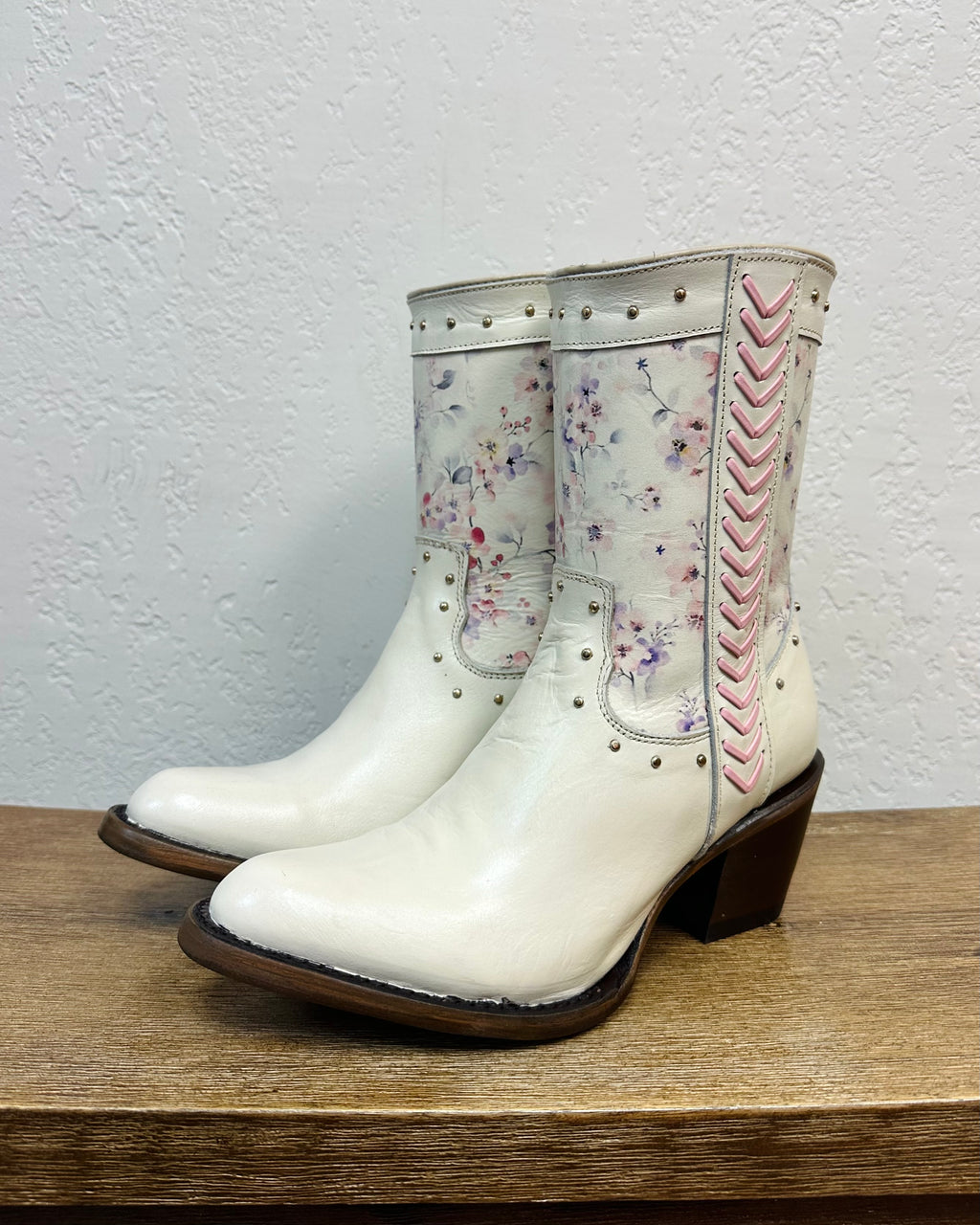 El Malcreado White Cherry Blossom Boots