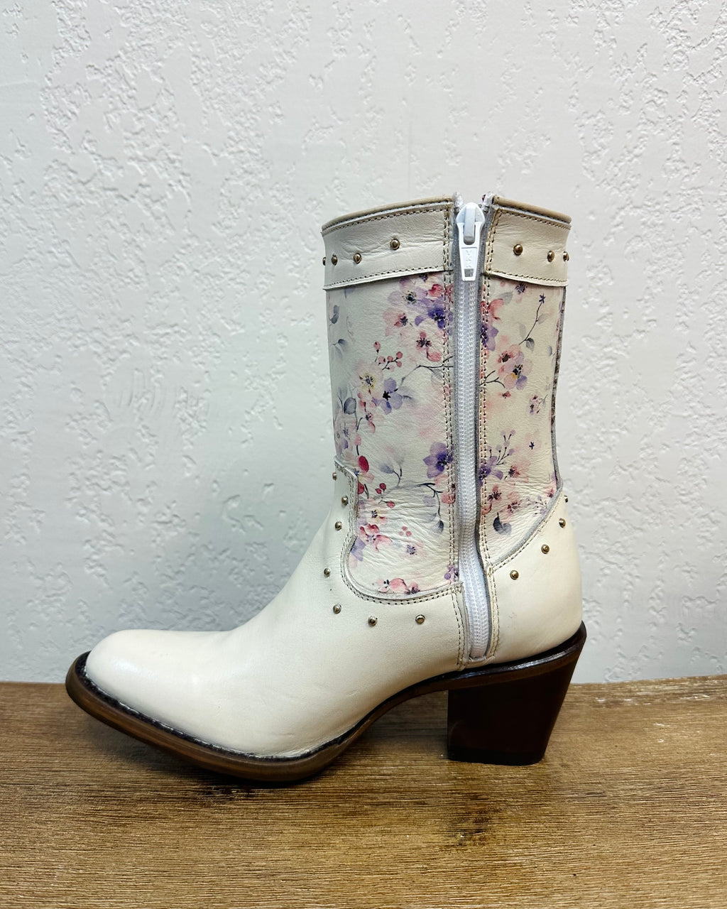 El Malcreado White Cherry Blossom Boots