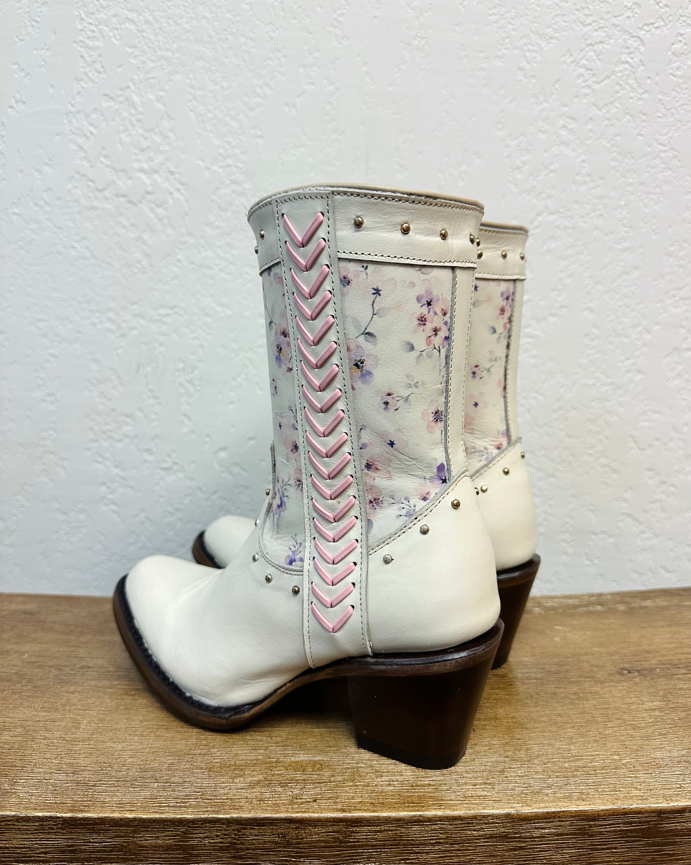 El Malcreado White Cherry Blossom Boots